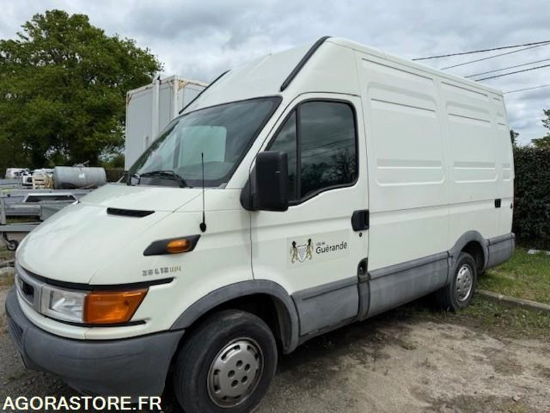 IVECO DAILY - 2003 - 173808KMS - Furgone chiuso: foto 1 IVECO DAILY - 2003 - 173808KMS - Furgone chiuso: foto 1