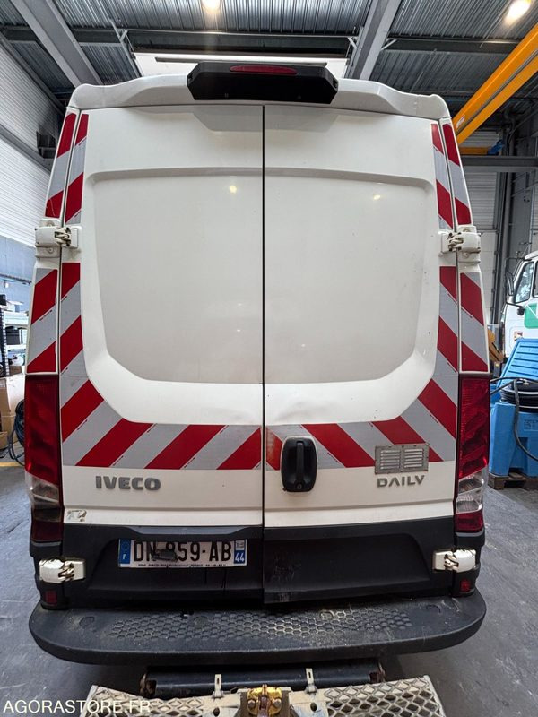 IVECO Daily 35C13 -  2015 / 277922 KM (GTM17063) - Furgone chiuso: foto 2 IVECO Daily 35C13 -  2015 / 277922 KM (GTM17063) - Furgone chiuso: foto 2