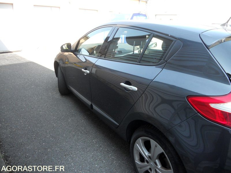 LOT 7 SLT - RENAULT MEGANE - Autovettura: foto 4 LOT 7 SLT - RENAULT MEGANE - Autovettura: foto 4