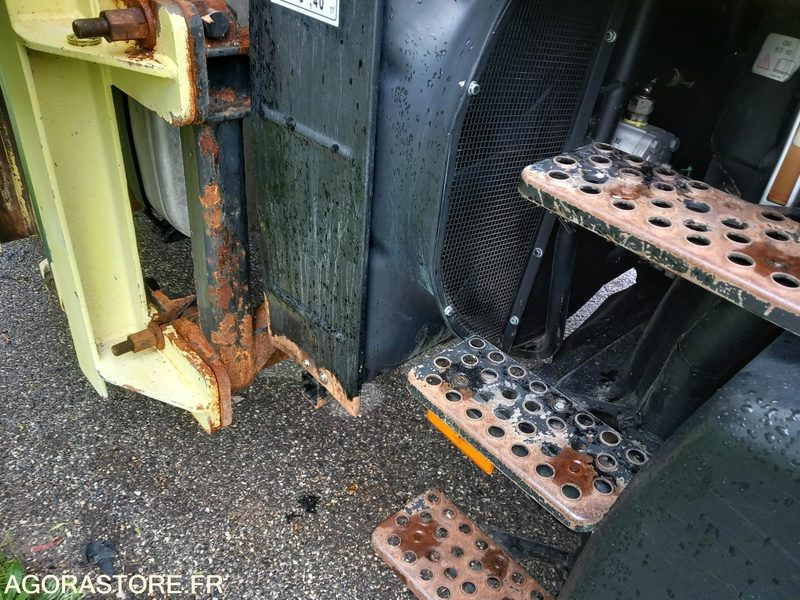 MERCEDES UNIMOG 4X4 4RD AVEC SALEUSE ET AILERONS KU0105 SL0307 AB0107 AB0107 - Mezzo spazzaneve: foto 4 MERCEDES UNIMOG 4X4 4RD AVEC SALEUSE ET AILERONS KU0105 SL0307 AB0107 AB0107 - Mezzo spazzaneve: foto 4
