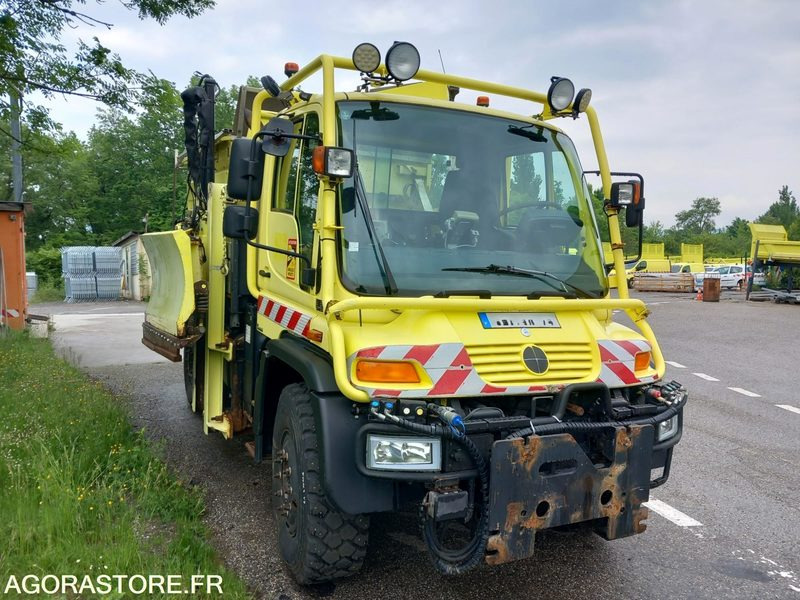MERCEDES UNIMOG 4X4 4RD AVEC SALEUSE ET AILERONS KU0105 SL0307 AB0107 AB0107 - Mezzo spazzaneve: foto 1 MERCEDES UNIMOG 4X4 4RD AVEC SALEUSE ET AILERONS KU0105 SL0307 AB0107 AB0107 - Mezzo spazzaneve: foto 1