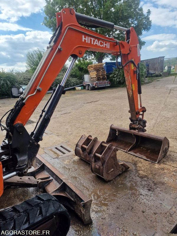 MINI PELLE HYDRAULIQUE SUR CHENILLES CAOUTCHOUC HITACHI ZX26U DIESEL 19.7CV 2017 - Miniescavatore: foto 1 MINI PELLE HYDRAULIQUE SUR CHENILLES CAOUTCHOUC HITACHI ZX26U DIESEL 19.7CV 2017 - Miniescavatore: foto 1