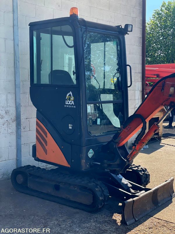 MINI-PELLE SUR CHENILLE CAOUTCHOUC HITACHI ZX17U-2 15CV 1.9T AVEC 3 GODETS - Escavatore: foto 4 MINI-PELLE SUR CHENILLE CAOUTCHOUC HITACHI ZX17U-2 15CV 1.9T AVEC 3 GODETS - Escavatore: foto 4