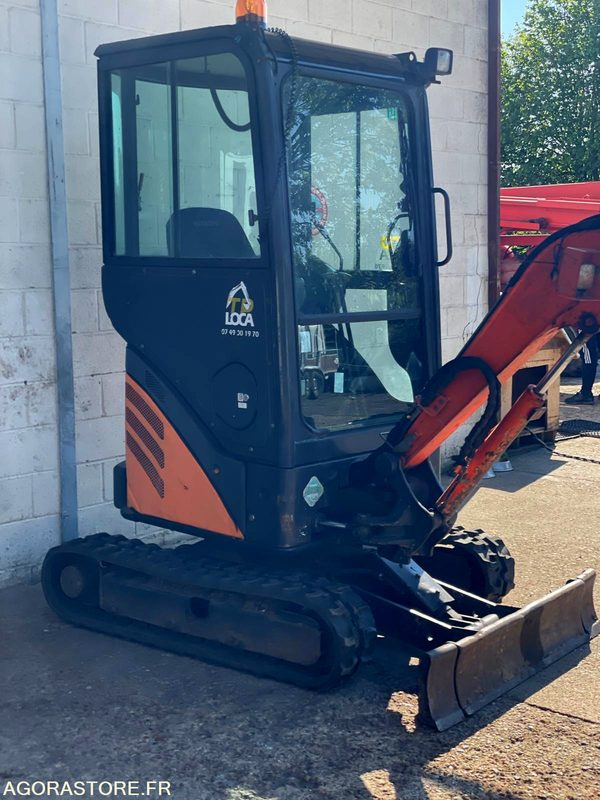MINI-PELLE SUR CHENILLE CAOUTCHOUC HITACHI ZX17U-2 15CV 1.9T AVEC 3 GODETS - Escavatore: foto 4 MINI-PELLE SUR CHENILLE CAOUTCHOUC HITACHI ZX17U-2 15CV 1.9T AVEC 3 GODETS - Escavatore: foto 4