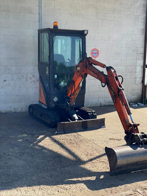 MINI-PELLE SUR CHENILLE CAOUTCHOUC HITACHI ZX17U-2 15CV 1.9T AVEC 3 GODETS - Escavatore: foto 2 MINI-PELLE SUR CHENILLE CAOUTCHOUC HITACHI ZX17U-2 15CV 1.9T AVEC 3 GODETS - Escavatore: foto 2