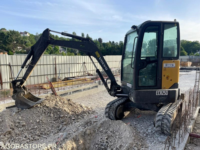MINI-PELLE VOLVO ECR25D 2016 4700 HEURES - Escavatore: foto 1 MINI-PELLE VOLVO ECR25D 2016 4700 HEURES - Escavatore: foto 1