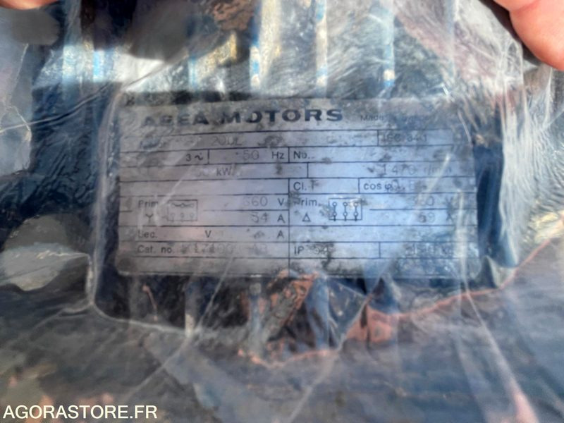 MOTEUR TRI 380V/660V 30KW - Attrezzo/ Attrezzature: foto 1 MOTEUR TRI 380V/660V 30KW - Attrezzo/ Attrezzature: foto 1