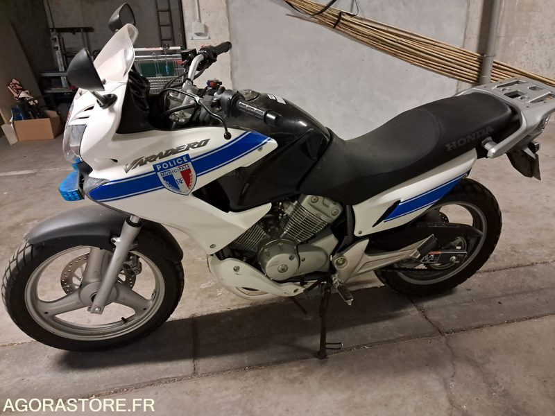 MOTO HONDA VARADERO 125 - Motocicletta: foto 1 MOTO HONDA VARADERO 125 - Motocicletta: foto 1