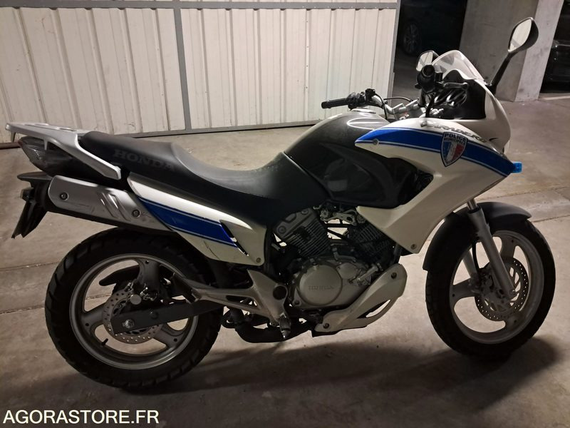 MOTO HONDA VARADERO 125 - POLICE MUNICIPALE - Motocicletta: foto 2 MOTO HONDA VARADERO 125 - POLICE MUNICIPALE - Motocicletta: foto 2