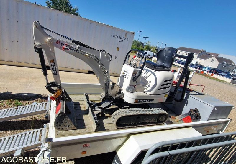 Mini Pelle 1T JCB 8010CTS + Remorque - 2023 / (NEUVE) 19 HEURES (EMF201) - Miniescavatore: foto 1 Mini Pelle 1T JCB 8010CTS + Remorque - 2023 / (NEUVE) 19 HEURES (EMF201) - Miniescavatore: foto 1