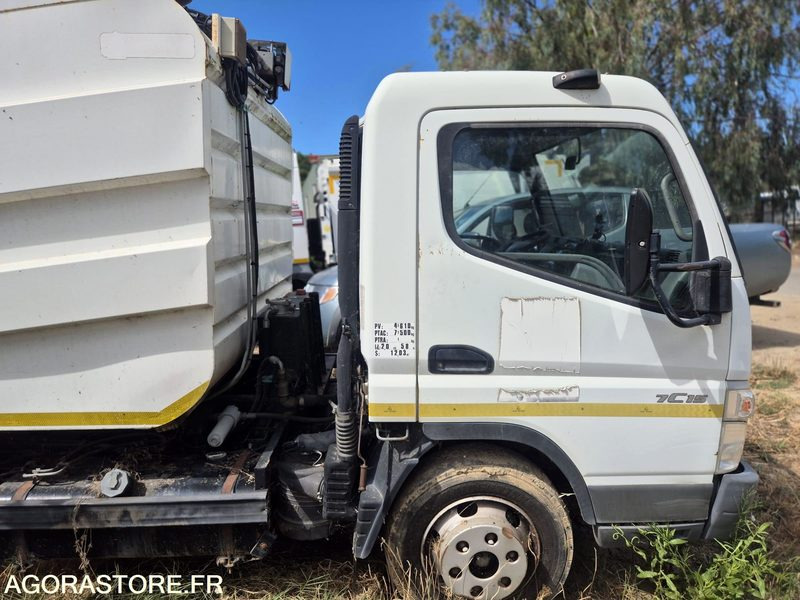Mitsubishi FUSO BOM - 173532km - 2009 - Camion immondizia: foto 3 Mitsubishi FUSO BOM - 173532km - 2009 - Camion immondizia: foto 3