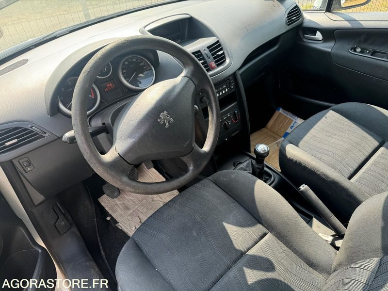 PEUGEOT 207 1.4 HDI STE - Autovettura: foto 4 PEUGEOT 207 1.4 HDI STE - Autovettura: foto 4
