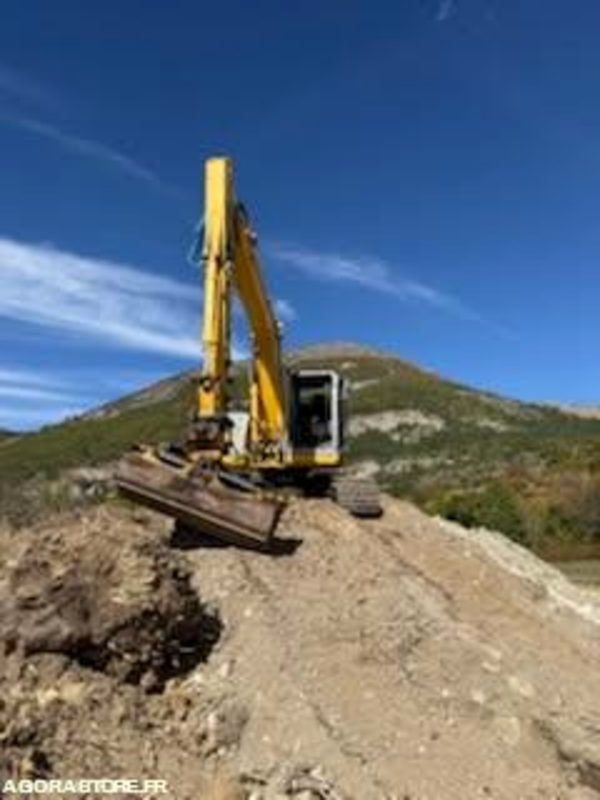 Pelle New Holland E135SR-1ES Diesel 2007 - Escavatore cingolato: foto 3 Pelle New Holland E135SR-1ES Diesel 2007 - Escavatore cingolato: foto 3