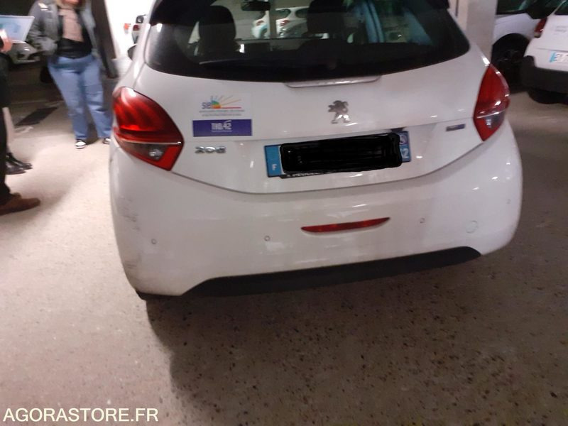 Peugeot 208 - 2015 - 210947kms - Autovettura: foto 2 Peugeot 208 - 2015 - 210947kms - Autovettura: foto 2
