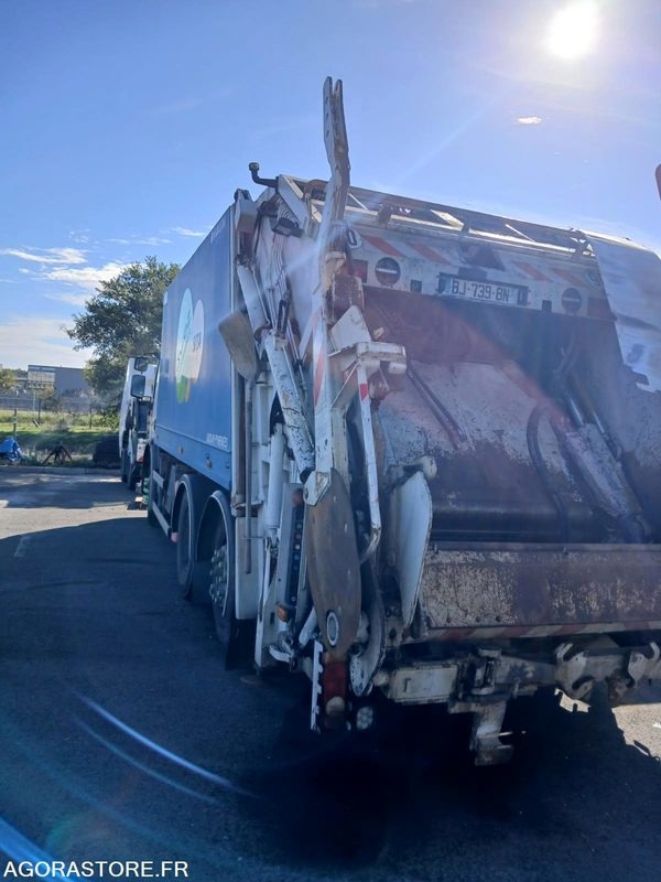 RENAULT 26T/BOM - FJ739BN - Camion immondizia: foto 3 RENAULT 26T/BOM - FJ739BN - Camion immondizia: foto 3