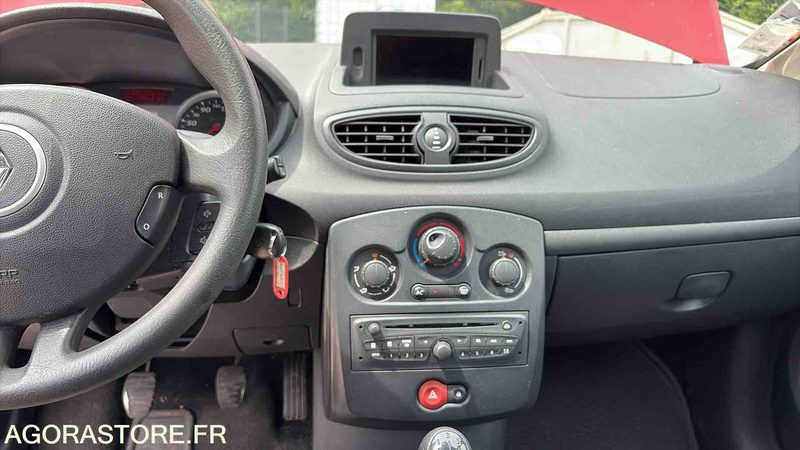 RENAULT CLIO 3 186 236 Kms - 2013- CW-838-PW - Autovettura: foto 4 RENAULT CLIO 3 186 236 Kms - 2013- CW-838-PW - Autovettura: foto 4