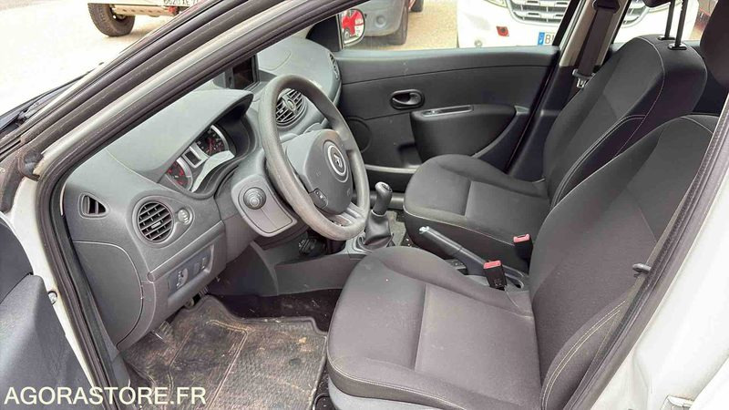RENAULT CLIO 3 - 197 915 Kms - 2013-CW-655-QY - Autovettura: foto 5 RENAULT CLIO 3 - 197 915 Kms - 2013-CW-655-QY - Autovettura: foto 5