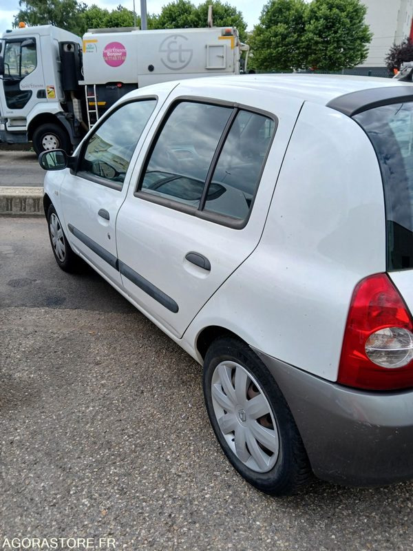 RENAULT CLIO GPL - 2007 - 95850 KMS - Autovettura: foto 4 RENAULT CLIO GPL - 2007 - 95850 KMS - Autovettura: foto 4