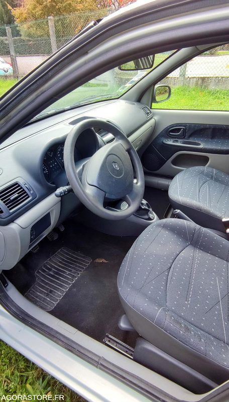 RENAULT CLIO II - Autovettura: foto 5 RENAULT CLIO II - Autovettura: foto 5