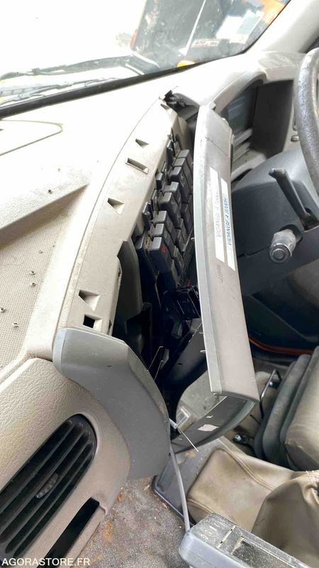 RENAULT DXI 310 - Spazzatrice stradale: foto 4 RENAULT DXI 310 - Spazzatrice stradale: foto 4