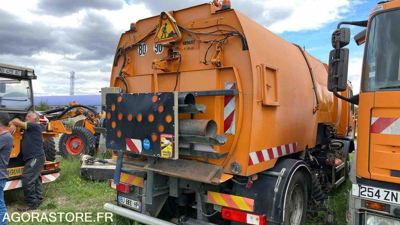 RENAULT DXI 310 - Spazzatrice stradale: foto 2 RENAULT DXI 310 - Spazzatrice stradale: foto 2