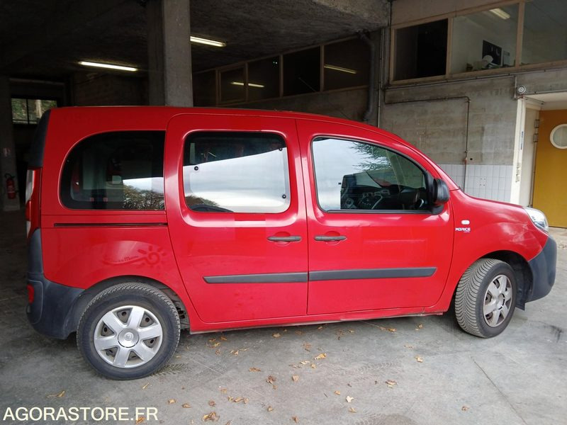 RENAULT KANGOO TPMR N°150546 - Scuolabus: foto 1 RENAULT KANGOO TPMR N°150546 - Scuolabus: foto 1