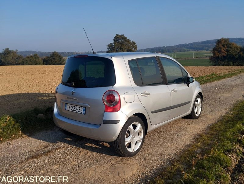 RENAULT MODUS - 102000 KILOMETRES - ESSENCE - Autovettura: foto 4 RENAULT MODUS - 102000 KILOMETRES - ESSENCE - Autovettura: foto 4