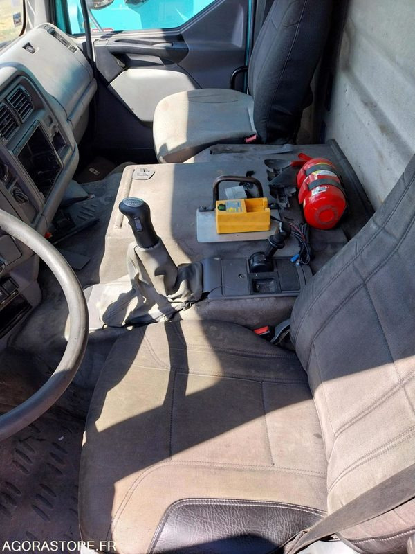 RENAULT PREMIUM 320-19 / 2005 / 445 375 km - Autocarro telaio: foto 4 RENAULT PREMIUM 320-19 / 2005 / 445 375 km - Autocarro telaio: foto 4