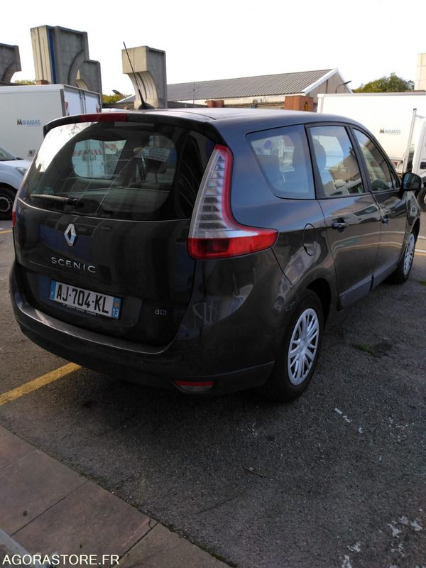 RENAULT SCENIC 1.9 DIESEL - Autovettura: foto 2 RENAULT SCENIC 1.9 DIESEL - Autovettura: foto 2