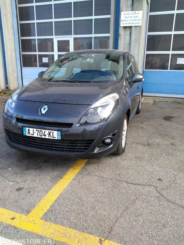 RENAULT SCENIC 1.9 DIESEL - Autovettura: foto 4 RENAULT SCENIC 1.9 DIESEL - Autovettura: foto 4