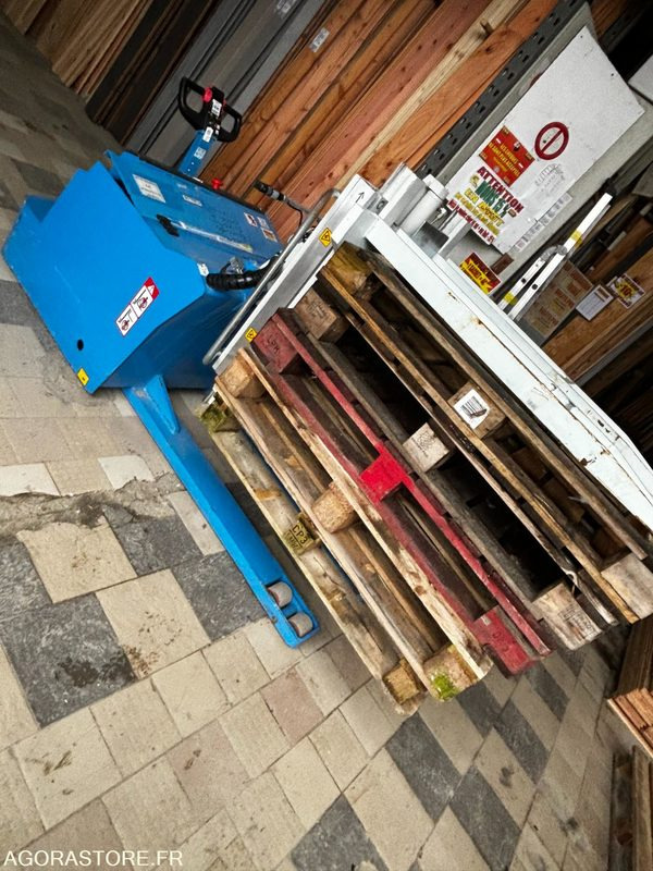 RETOURNEUR DE PALETTES autonome transpalette - Attrezzo/ Attrezzature: foto 2 RETOURNEUR DE PALETTES autonome transpalette - Attrezzo/ Attrezzature: foto 2