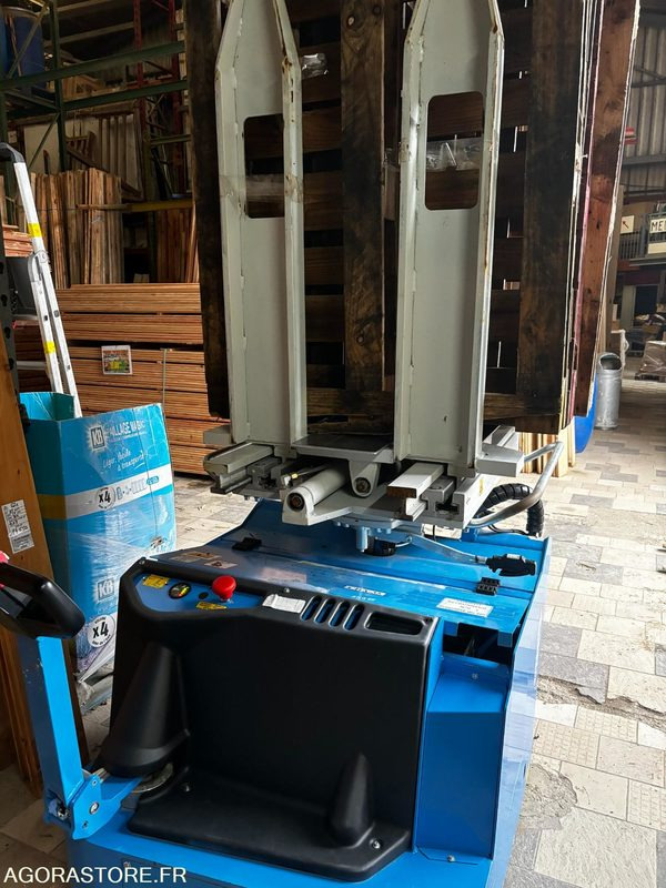 RETOURNEUR DE PALETTES autonome transpalette - Attrezzo/ Attrezzature: foto 3 RETOURNEUR DE PALETTES autonome transpalette - Attrezzo/ Attrezzature: foto 3