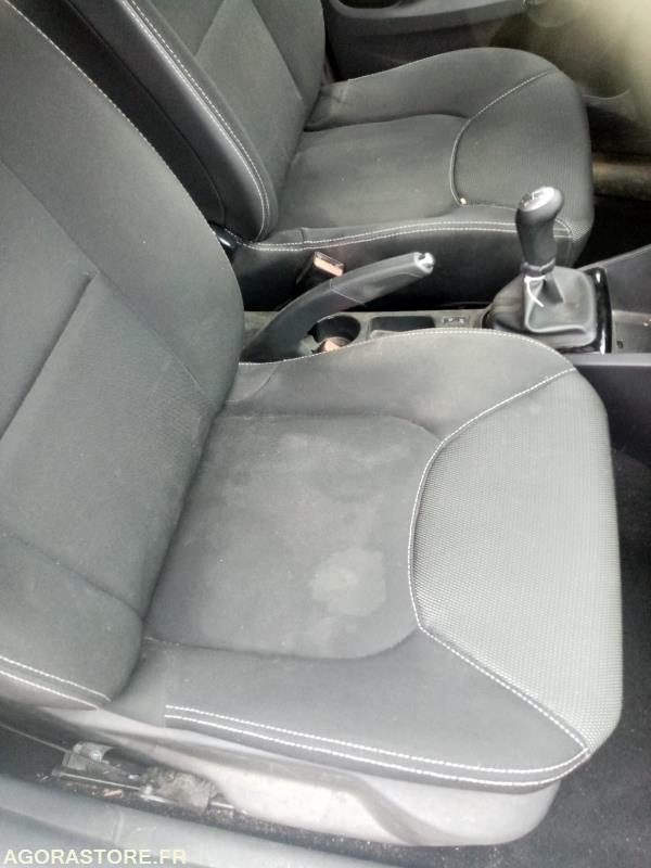 REnault Clio IV - 1.5 L Diesel - 276 000km - Autovettura: foto 5 REnault Clio IV - 1.5 L Diesel - 276 000km - Autovettura: foto 5