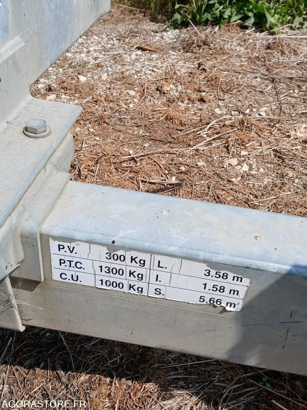 Remorque PORTE ROULEAU HUBIERE - Rimorchio pianale/ Cassonato: foto 4 Remorque PORTE ROULEAU HUBIERE - Rimorchio pianale/ Cassonato: foto 4