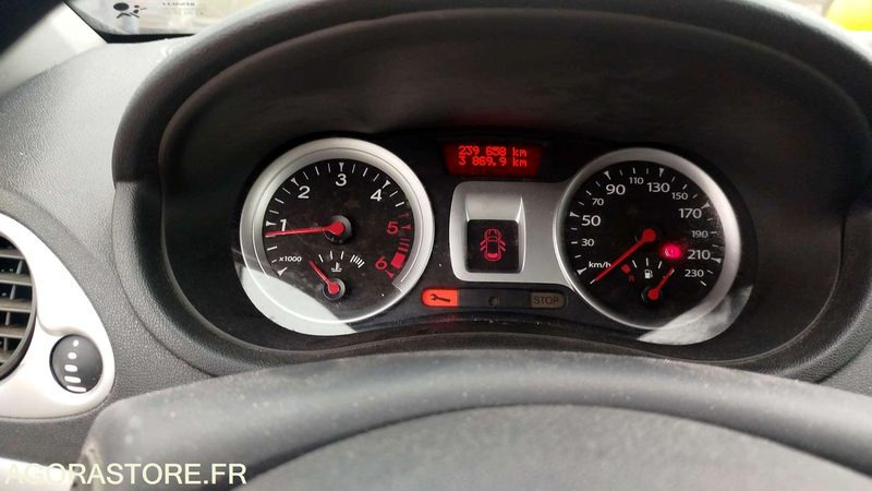 Renault Clio - 2010 - 216800kms - Ba150Rq - Autovettura: foto 4 Renault Clio - 2010 - 216800kms - Ba150Rq - Autovettura: foto 4