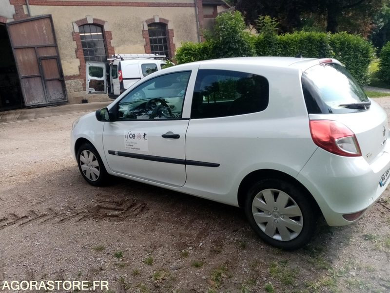 Renault Clio III 2 places 1.5 L Diesel - 211 000km - Autovettura: foto 5 Renault Clio III 2 places 1.5 L Diesel - 211 000km - Autovettura: foto 5