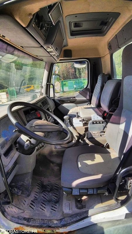 Renault KERAX 2004 - 252967 kms - Furgone ribaltabile: foto 5 Renault KERAX 2004 - 252967 kms - Furgone ribaltabile: foto 5