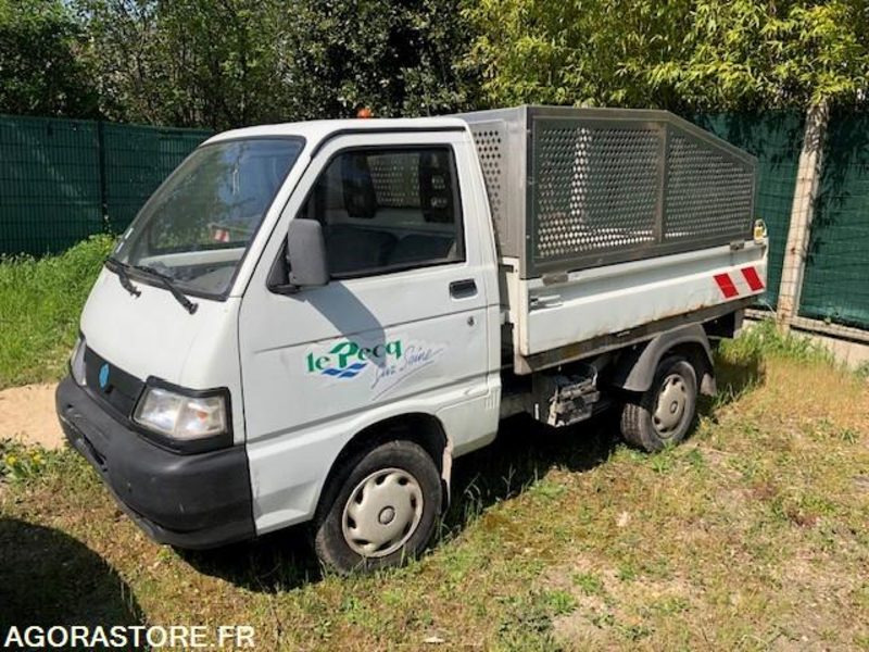 Véhicule PIAGGO Porter benne 2006 - NON ROULANT POUR PIECES - Furgone ribaltabile: foto 1 Véhicule PIAGGO Porter benne 2006 - NON ROULANT POUR PIECES - Furgone ribaltabile: foto 1