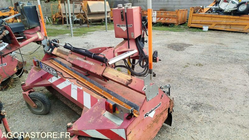 Balayeuse tractée - Rabaud - 72050C - Veicolo speciale/ Comunale: foto 4 Balayeuse tractée - Rabaud - 72050C - Veicolo speciale/ Comunale: foto 4