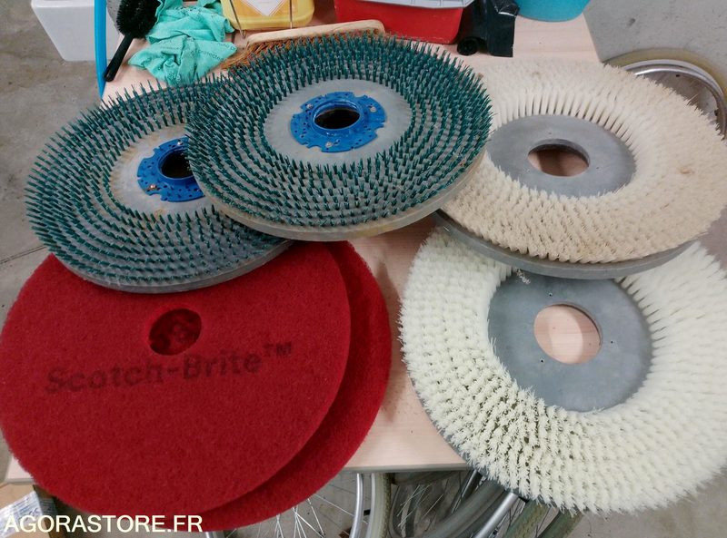 Auto laveuse TENNANT T300 - Lavasciuga pavimenti industriale: foto 1 Auto laveuse TENNANT T300 - Lavasciuga pavimenti industriale: foto 1