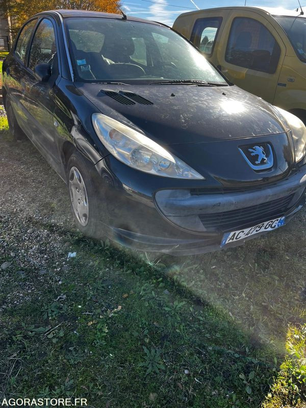 Peugeot 206+ 1.4 hdi 2009 185000km - Autovettura: foto 1 Peugeot 206+ 1.4 hdi 2009 185000km - Autovettura: foto 1