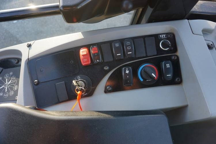 Pala gommata CAT 906M: foto 14 Pala gommata CAT 906M: foto 14