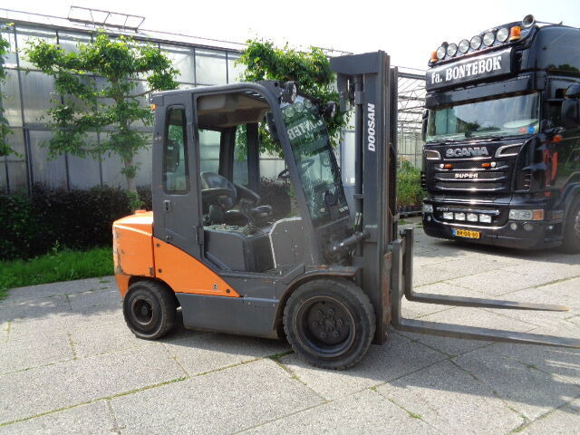 Doosan D35C-7 - Carrello elevatore: foto 2 Doosan D35C-7 - Carrello elevatore: foto 2