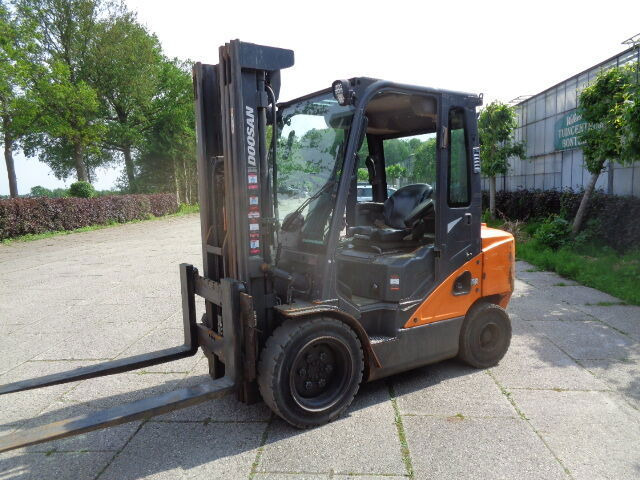 Doosan D35C-7 - Carrello elevatore: foto 1 Doosan D35C-7 - Carrello elevatore: foto 1