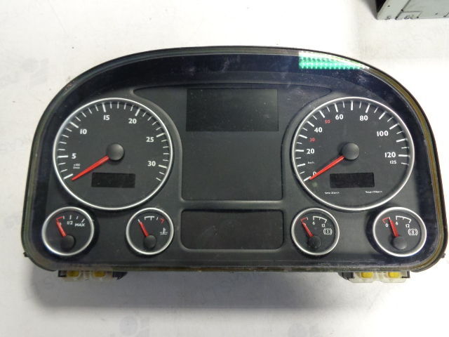 MAN (WORLDWIDE DELIVERY ) - Cruscotto per Camion: foto 1 MAN (WORLDWIDE DELIVERY ) - Cruscotto per Camion: foto 1