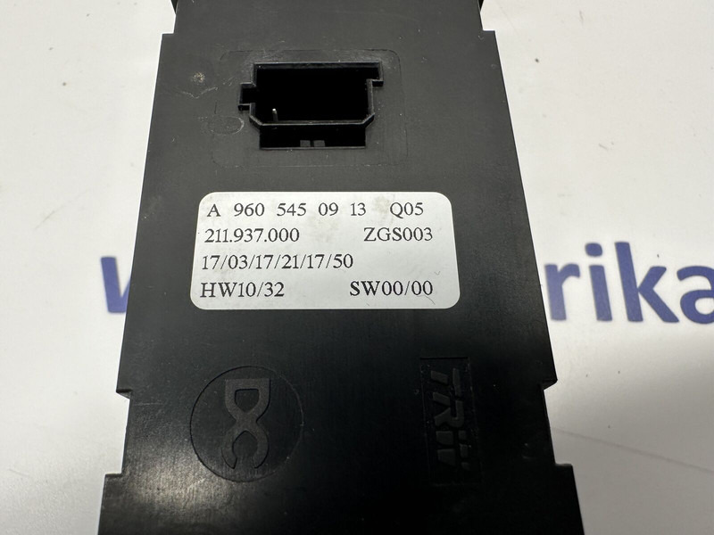 Mercedes-Benz passenger door, window control - Cruscotto per Camion: foto 3 Mercedes-Benz passenger door, window control - Cruscotto per Camion: foto 3