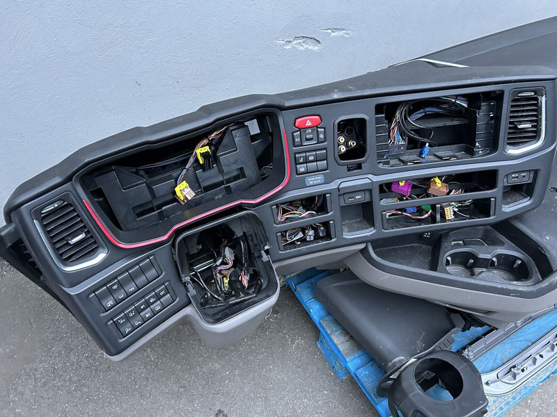 Scania complete dashboard - Paraurto per Camion: foto 4 Scania complete dashboard - Paraurto per Camion: foto 4