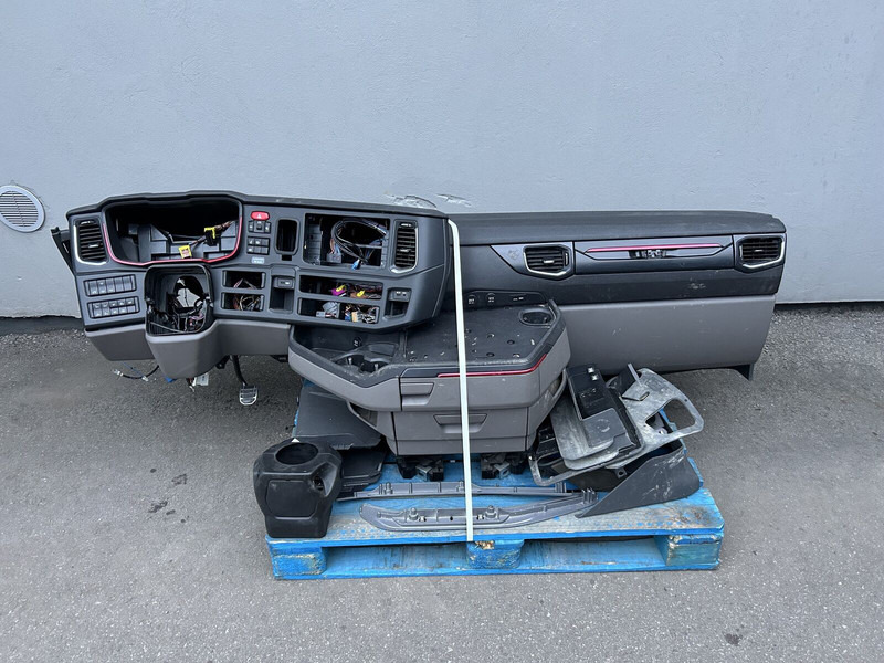 Scania complete dashboard - Paraurto per Camion: foto 1 Scania complete dashboard - Paraurto per Camion: foto 1