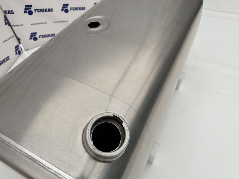 Volvo New aluminum fuel tank 375L - Serbatoio carburante per Camion: foto 4 Volvo New aluminum fuel tank 375L - Serbatoio carburante per Camion: foto 4