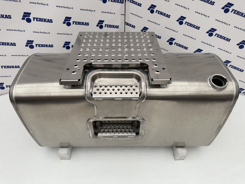 Volvo New aluminum fuel tank 550L - Serbatoio carburante per Camion: foto 1 Volvo New aluminum fuel tank 550L - Serbatoio carburante per Camion: foto 1